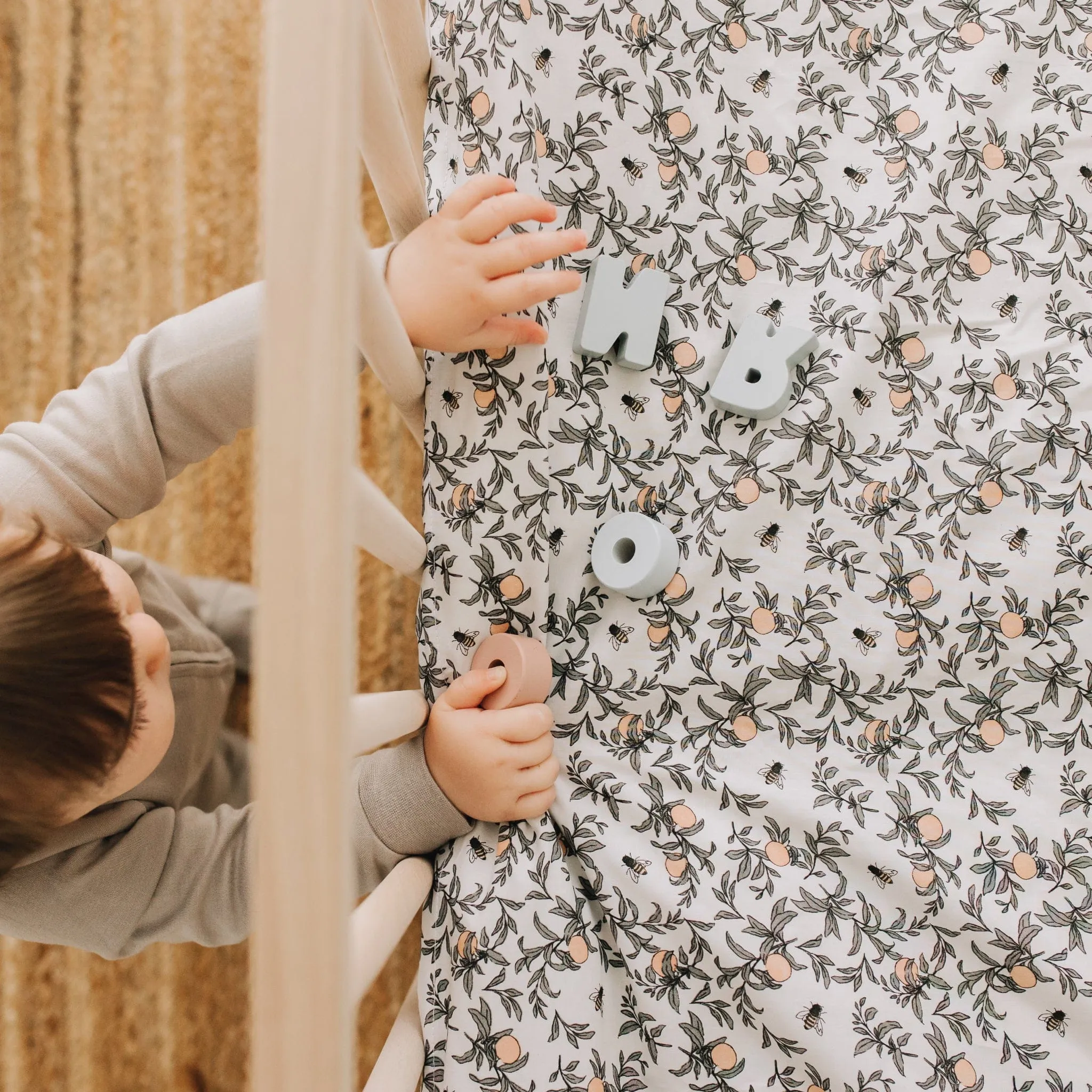 Crib fitted sheet - Honeybees by Solange Pilote