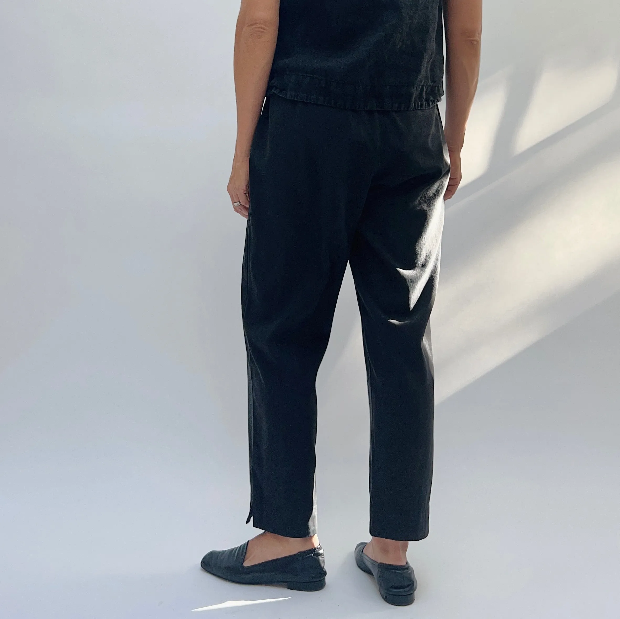 Cut Loose | Tapered Crop Pant Black in Tencel Modal