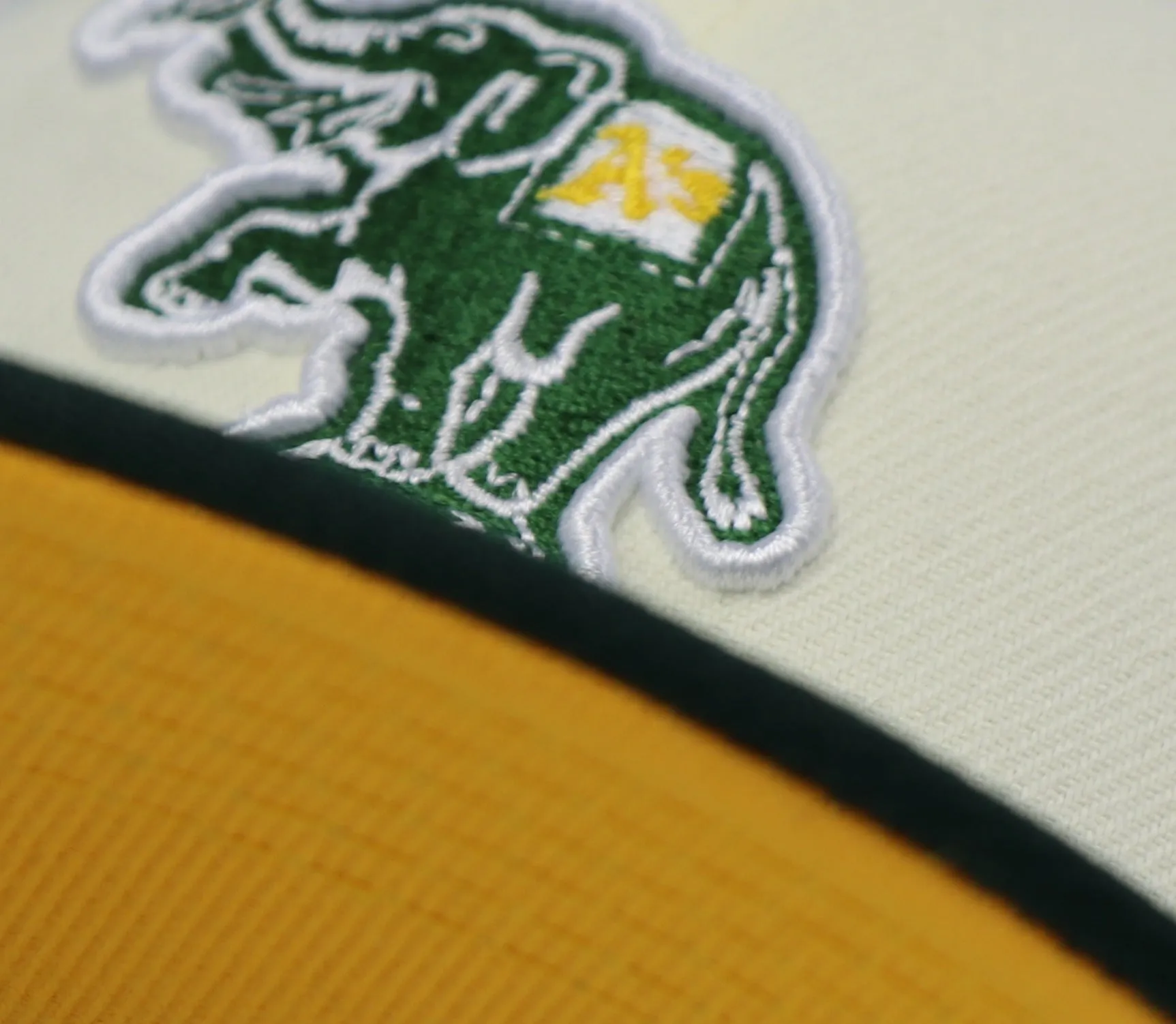 "KIDS"- OAKLAND ATHLETICS (OFF-WHITE)  "40TH ANNIVERSARY" NEW ERA 59FIFTY FITTED  (A-GOLD UNDER VISOR)