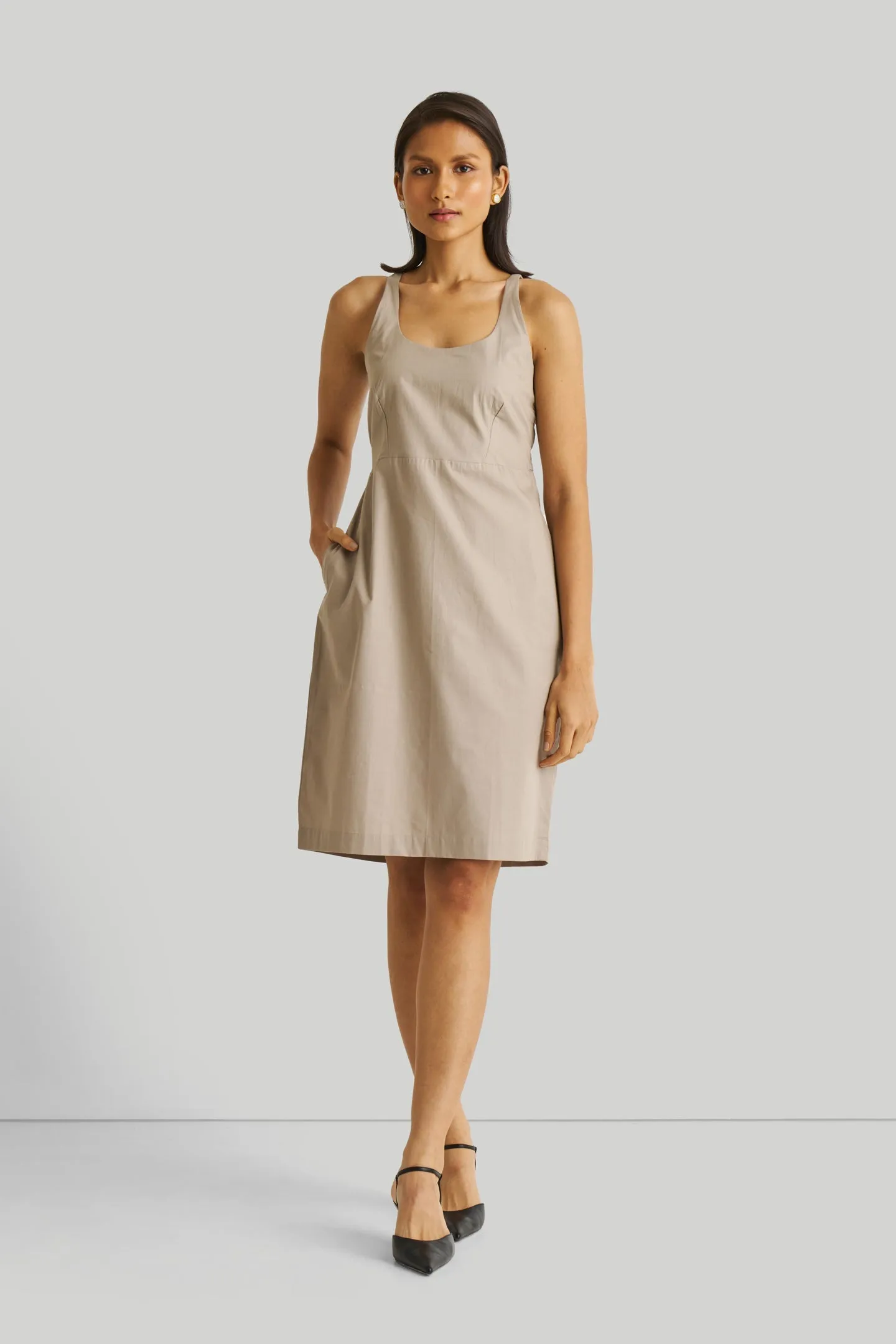 Reistor Fitted Knee Length Dress in Ecru