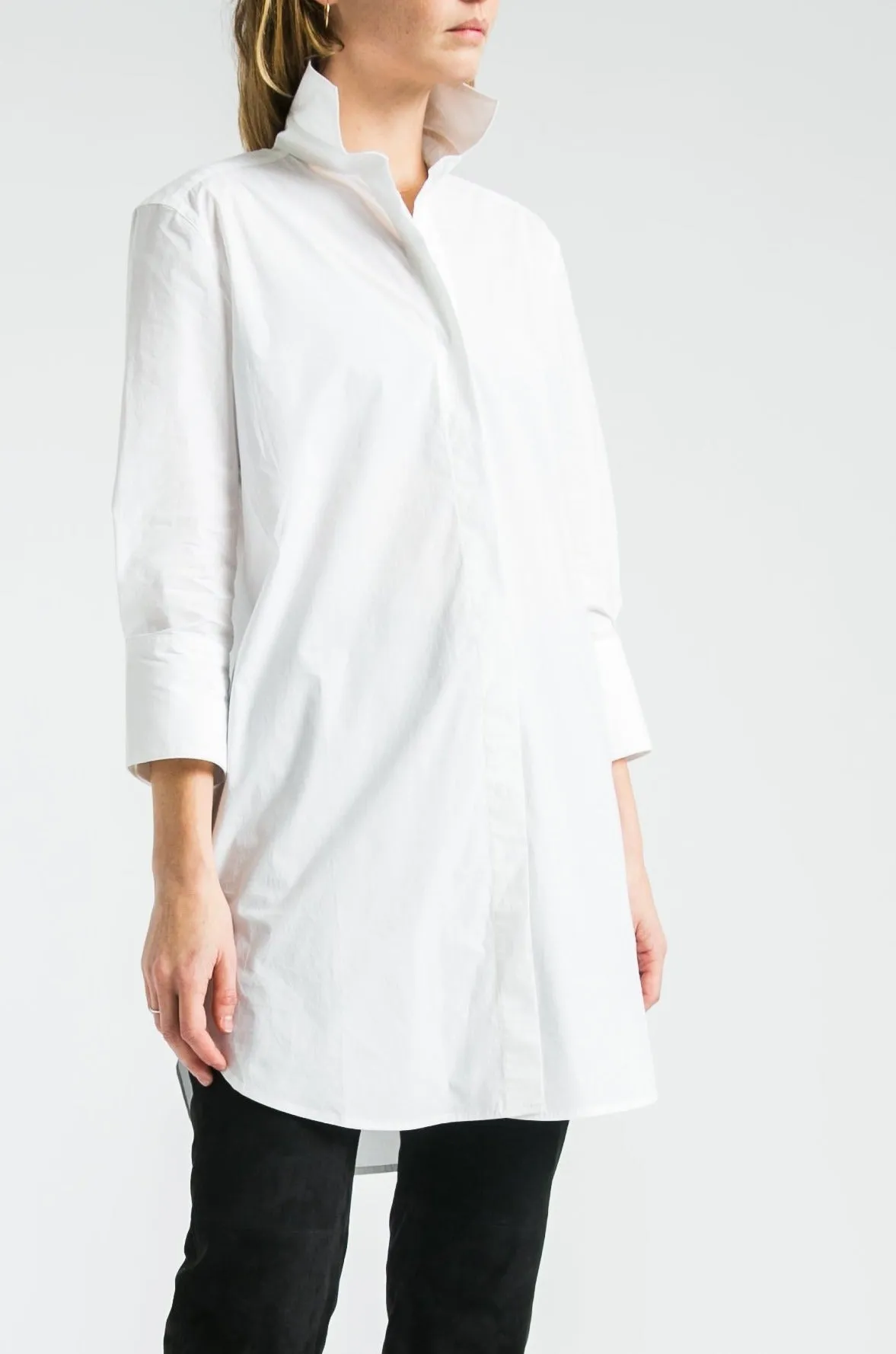 SARLA LONG BUTTON DOWN SHIRT IN ITALIAN STRETCH POPLIN